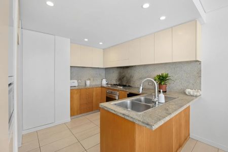 Luxury Beachfront Apartment - Flexible Lease Terms - Photo 3