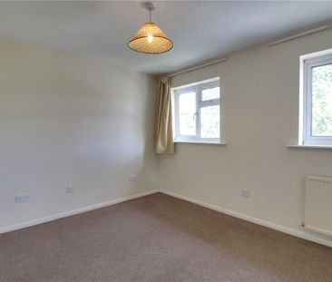 Albert Road, Bagshot, Surrey, GU19 - Photo 2