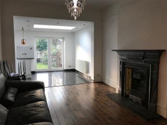 2 bedroom Flat To Let - Photo 1