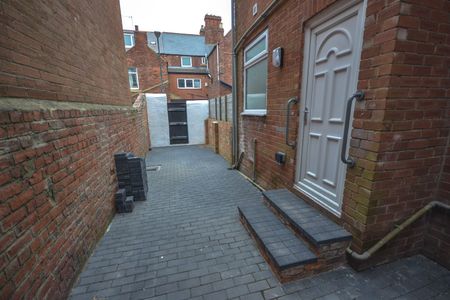 2 bed flat to rent in St Vincent Street, South Shields, NE33 - Photo 3