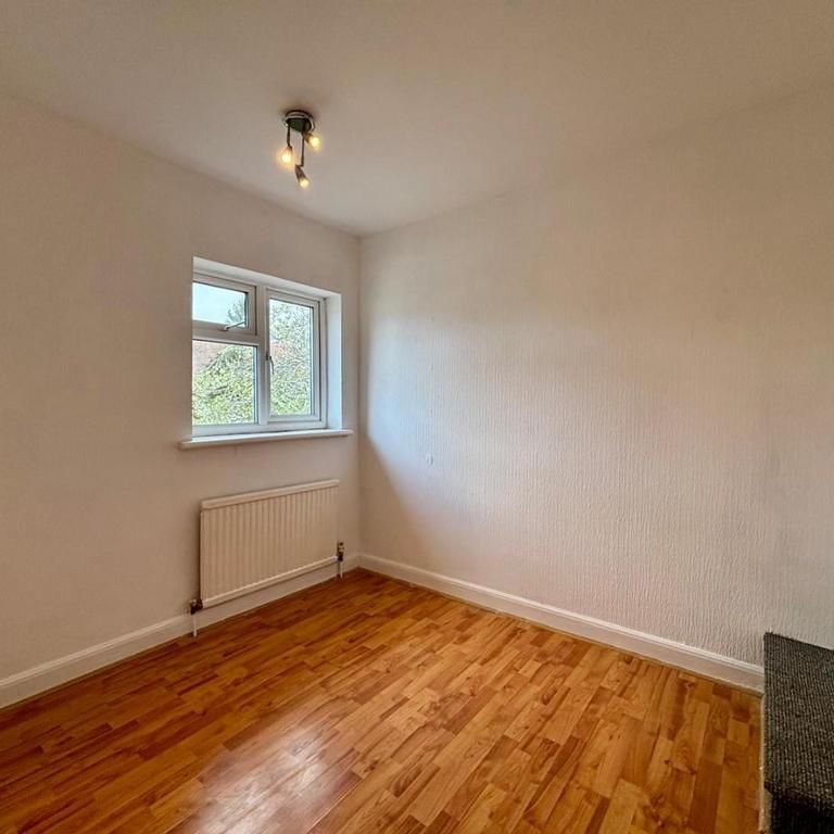 3 bedroom end of terrace house to rent - Photo 1