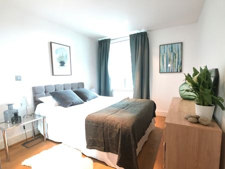 1 Bed Flat, St. George Wharf, SW8 - Photo 3