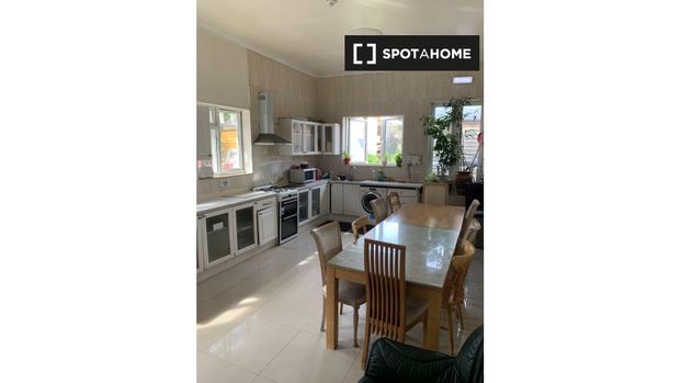 Room in a shared 7-bedroom flat for rent in Ballybough - Photo 1