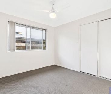 For Lease: Modern Family Home in a Peaceful Logan Reserve Location! - Photo 4