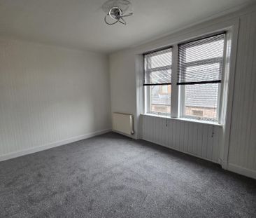 3 bedroom flat to rent - Photo 2