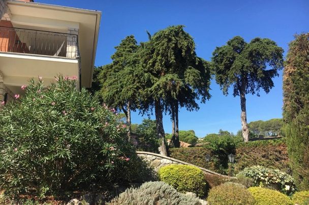 MOUGINS - BELLE VILLA 9 PIÈCES A LOUER MEUBLÉ LONGUE DURÉE - DOMAINE FERMÉ - Photo 1