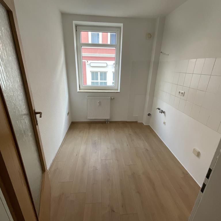 Balkonwohnung im Erdgeschoss in direkter Citylage zu vermieten! - Photo 1