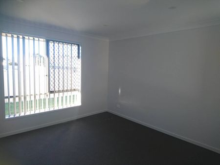 FOUR BEDROOM HOME IN HILLVUE - Photo 2