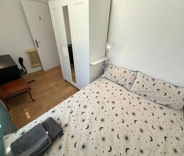 Calle de Santa Julia, Madrid, Community of Madrid 28053 - Photo 3