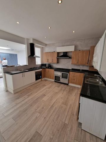 1 bedroom in a house share to rent - Photo 3
