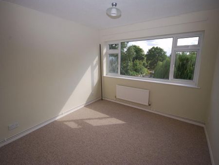 3 bedroom apartment to rent - Photo 2