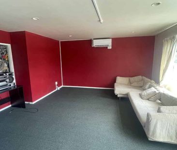 Spacious Apartment in Great Location! - Photo 3
