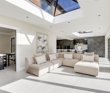 5 bedroom Detached house to rent - Photo 2