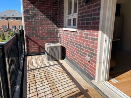 For Lease - 24 Imperial College Lane, Markham, Ontario - Photo 3