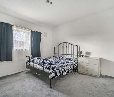 Slough, Berkshire, SL3 - Photo 4