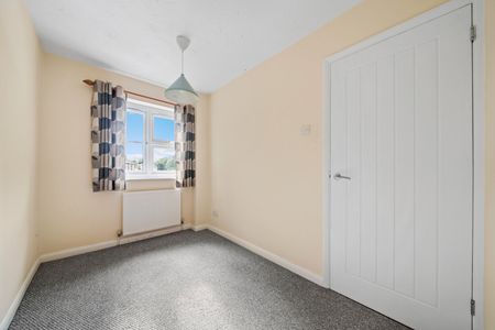 Station Approach, Ewell, KT17 - Photo 2