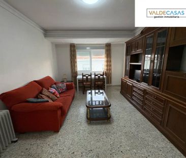 Piso de alquiler en Calle Carlos Pareja, Centro - Sagrario - Photo 1