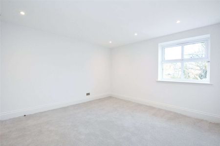 A well-presented two bedroom flat in the heart of West Hampstead. - Photo 5