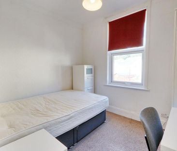 5 bedroom terraced house to rent - Photo 2