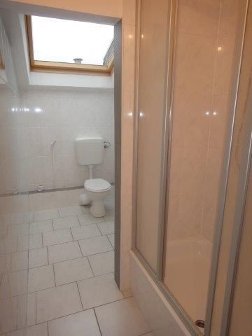 Charmante, gemütliche 2,5-Zimmer-Altbau-DG-Wohnung in Rheinnähe für junge Leute - Photo 5