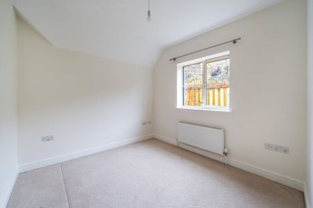 3 bedroom detached house to rent - Photo 4