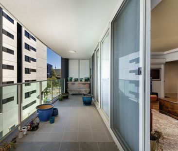 Inner City Living at Its Best � Stylish Cento Apartment! - Photo 5