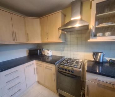 3 bedroom end of terrace house to rent - Photo 6