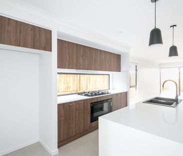 16 Lord Howe Cct, Banya, Qld 4551 - Photo 6