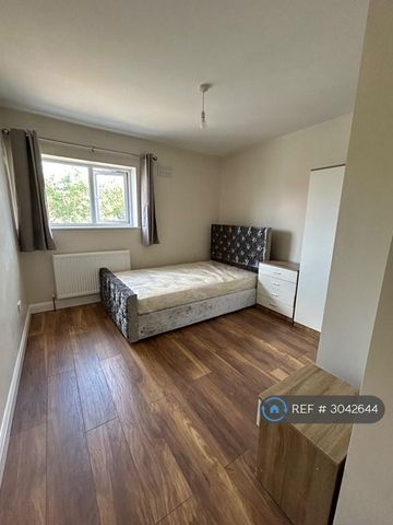 4 bedroom terraced house to rent - Photo 3