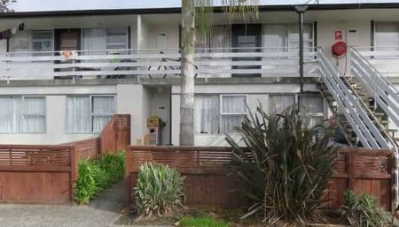 Two Bedroom Flat In Hillcrest - Photo 2