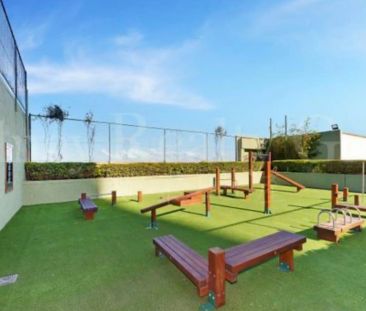 Executive style opportunity. 23rd Level. Offered furnished inc inte... - Photo 2