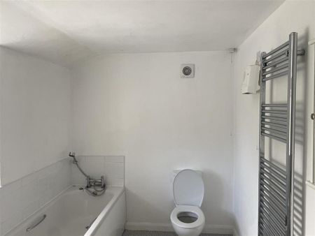 2 bedroom semi-detached house to rent - Photo 5