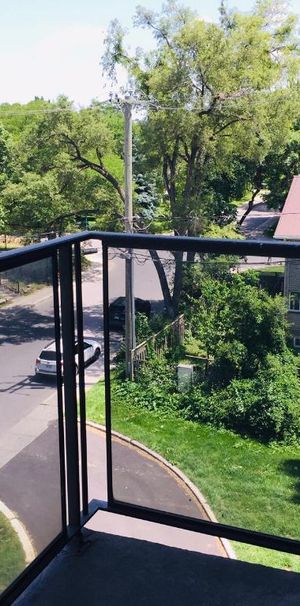 CESSION DE BAIL - Cosy one bedroom appartment in Town of Mount-Royal, the Garden City - Photo 1