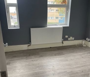 1 Bed Flat, Woodford Road, E7 - Photo 6