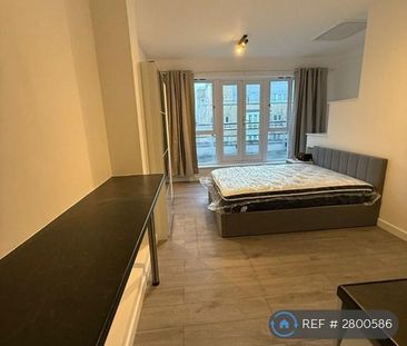 1 bedroom in a house share to rent - Photo 4