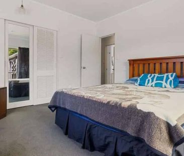 Light‑Filled Living in a Fantastic Location - Photo 4