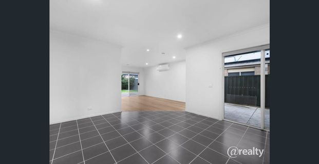 Prime Location – Walk to School and Train Station for Ultimate Convenience! - Photo 1