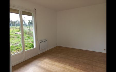 Location Maison 5 pièces 93 m² Saint-Denis-de-Jouhet - Photo 3