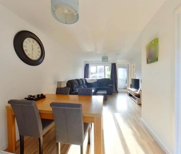 3 bedroom semi-detached house to rent - Photo 4