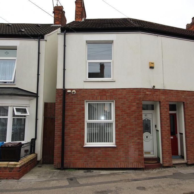 2 bedroom end of terrace house to rent - Photo 1