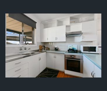 3 BEDROOM HOUSE WITH SHED - Photo 5