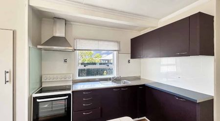 WEST END - 2 BEDROOMS - Photo 4