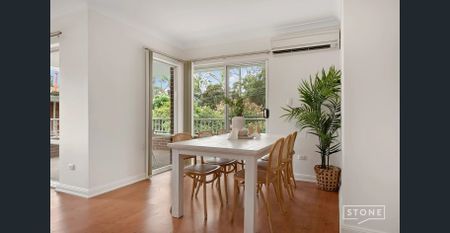 Prominently positioned three-bedroom apartment! - Photo 2