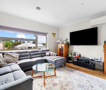 Modern 3 bedroom home - Photo 1