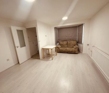 2 bedroom maisonette to rent - Photo 2