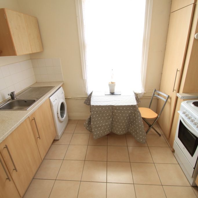 1 bed apartment to rent in Fosse Road Central, Leicester, LE3 - Photo 1