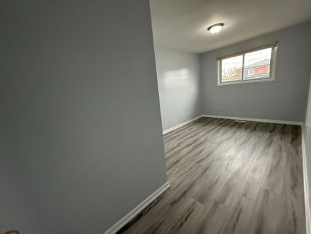 For Lease - 3172 Mallbridge Crescent, Mississauga, Ontario - Photo 4