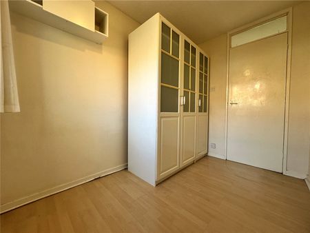 16, Woodsley Green, Leeds, West Yorkshire, LS6 1SD - Photo 2