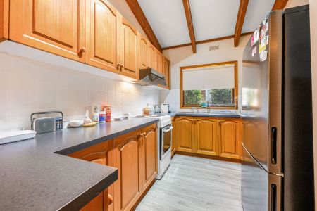 Immaculate Townhouse - Photo 4