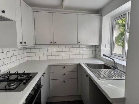 2 bedroom terraced house to rent - Photo 3